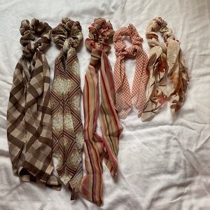 Lot of 5 Scrunchies with Removable Ties